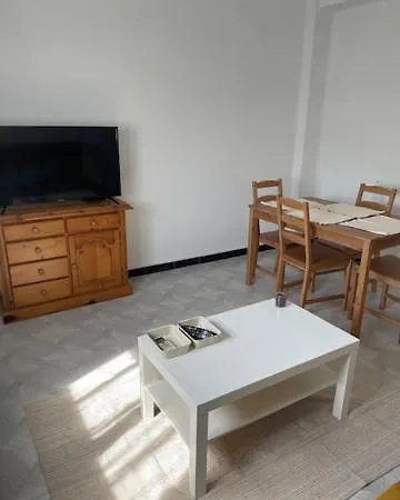 Matrimonio En Vivienda Compartir Recien Reformada *