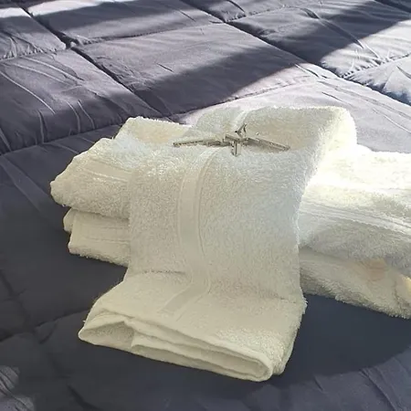 Matrimonio En Vivienda Compartir Recien Reformada *